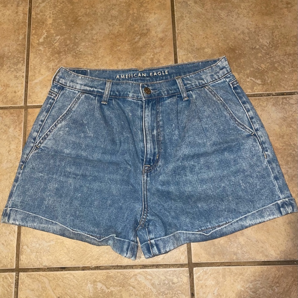 High waisted American Eagle light wash shorts